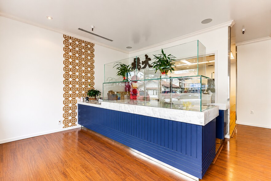 More Photos Of 14572 Big Basin Way, Saratoga Storefront For Sale