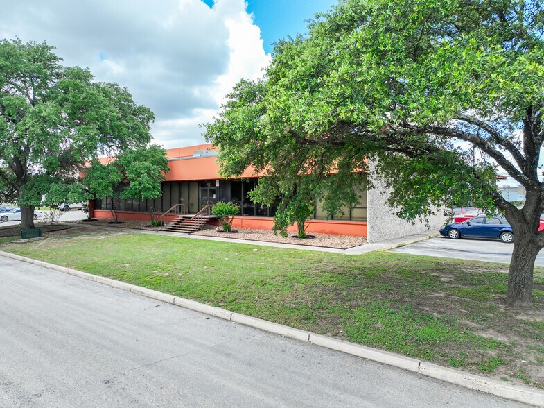 More Photos Of 4267 Dividend Rd, San Antonio Warehouse For Sale