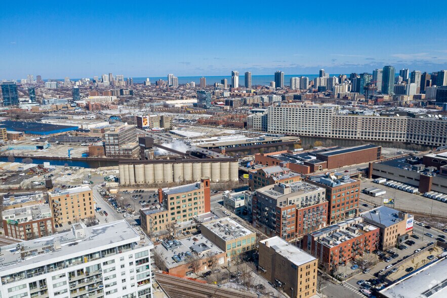 More Photos Of 850 W Superior St, Chicago Restaurant For Lease