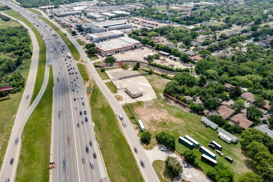 More Photos Of 801 N Walton Walker Hwy, Irving Warehouse For Lease