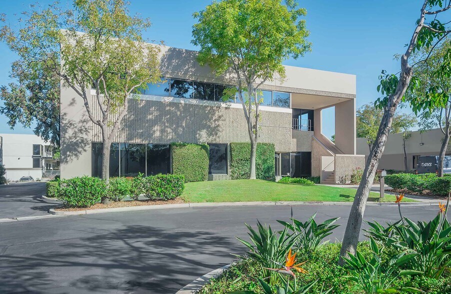 More Photos Of 1001 Brioso Dr, Costa Mesa Distribution For Lease