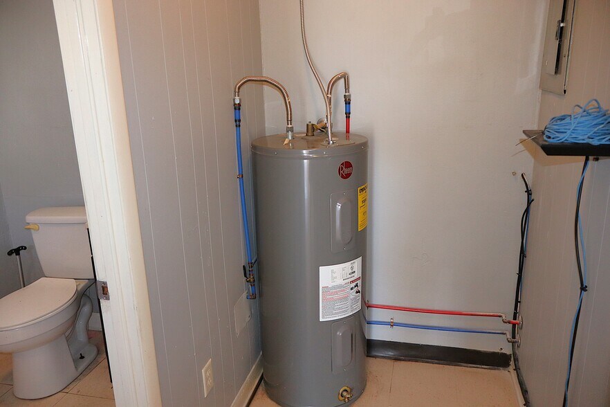 More Photos Of 501 Plaza Dr, Enterprise Storefront Retail Office For Sale