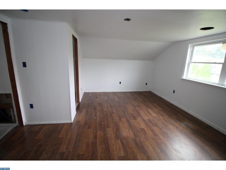 More Photos Of 638-640 Stokes Rd, Medford Restaurant For Sale