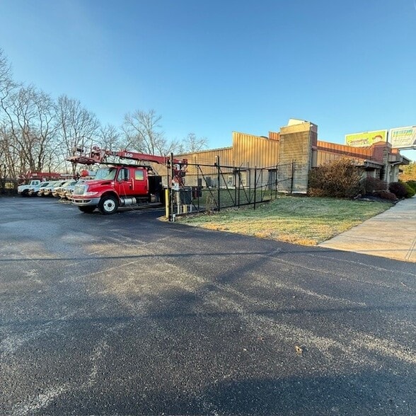 More Photos Of 5201 W 46th St, Indianapolis Light Distribution For Sale