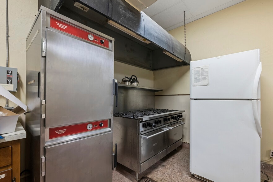 More Photos Of 21 State St, Oil City Specialty For Sale