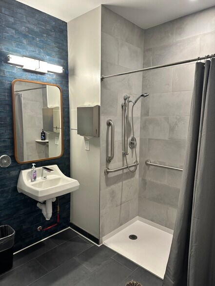 More Photos Of 1041-1049 S Woods Mill Rd, Chesterfield Storefront Retail Office For Lease