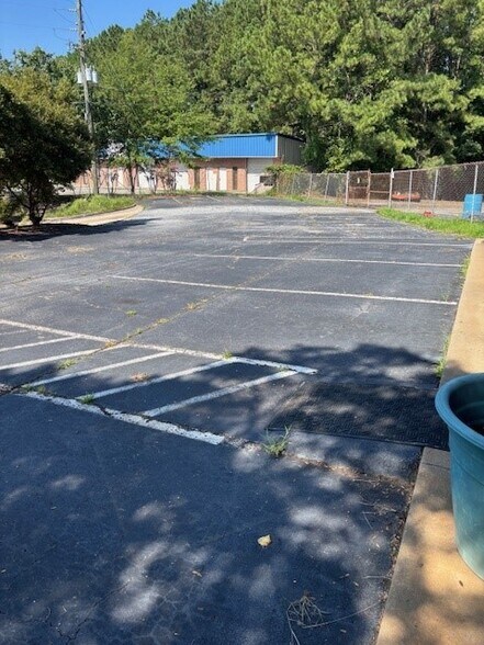 More Photos Of 1512 Commercial Ct, Jonesboro Warehouse For Sale