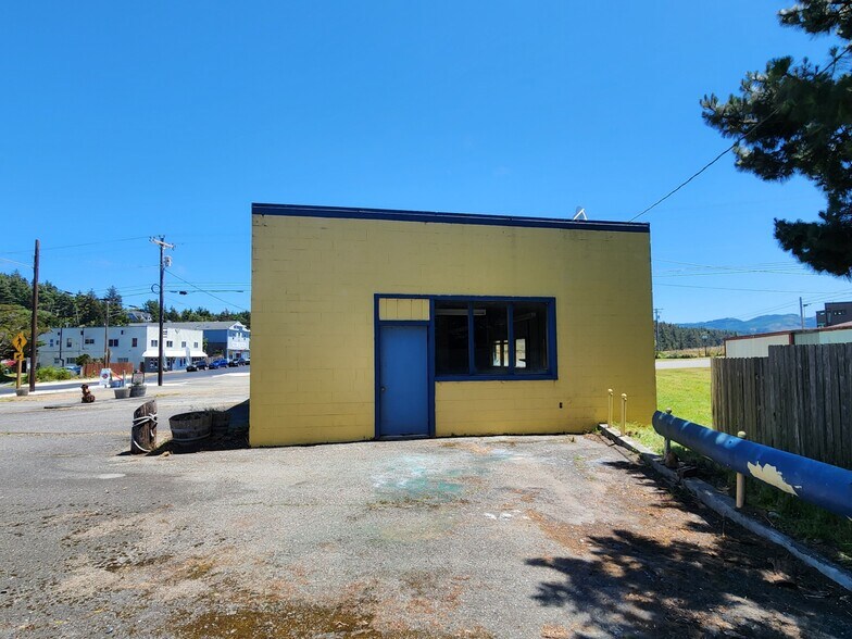 More Photos Of 311 6th St, Port Orford Storefront Retail Office For Sale