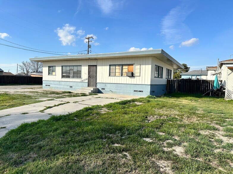 More Photos Of 1728 Estes Ave, Corcoran Apartments For Sale
