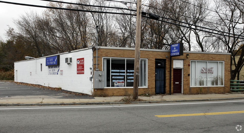 More Photos Of 1333 Plainfield St, Johnston Freestanding For Lease