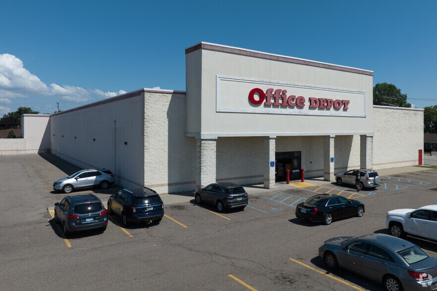 Primary Photo Of 19001 E Nine Mile, Eastpointe Freestanding For Lease