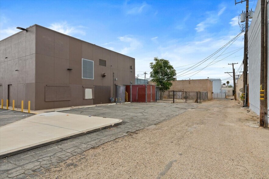 More Photos Of 1305 N Chester Ave, Bakersfield Storefront Retail Office For Lease