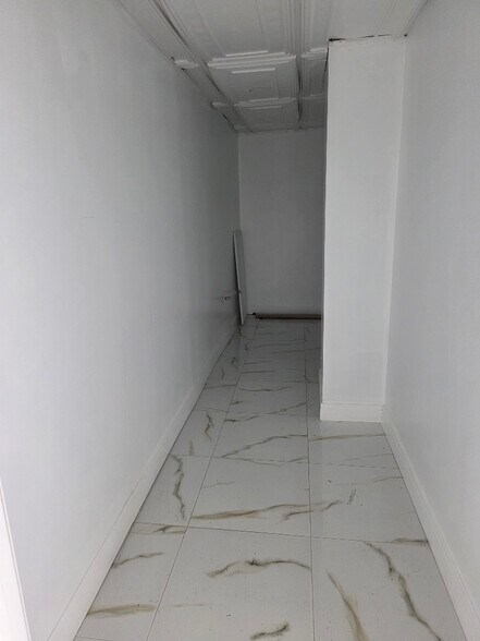 More Photos Of 983-985 Church St, Baldwin Storefront Retail Office For Lease