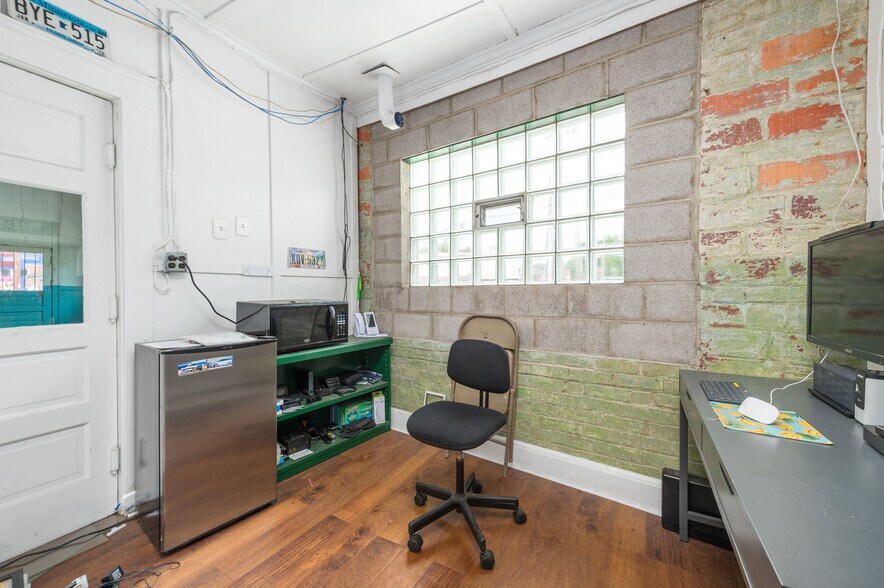 More Photos Of 2030 Broadview Rd, Cleveland Storefront For Sale