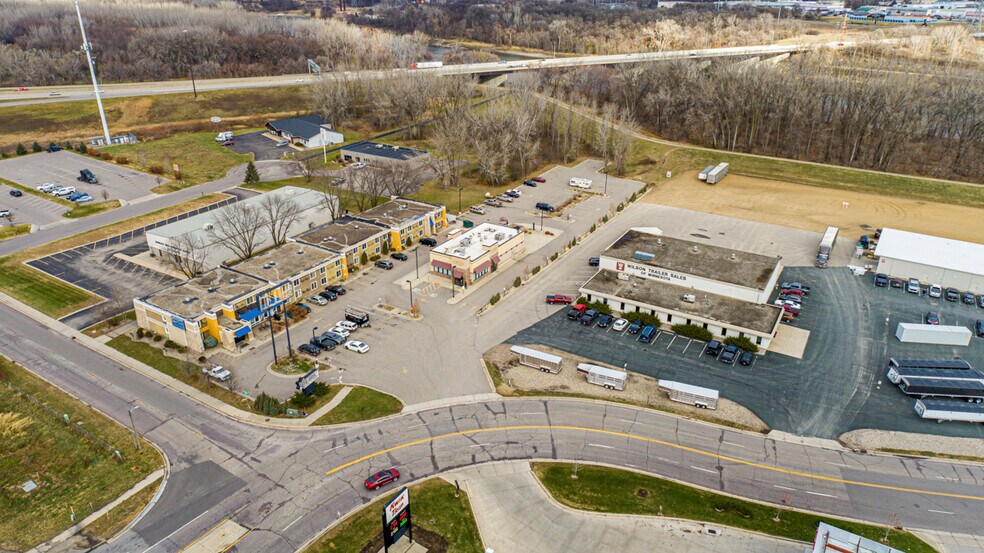 More Photos Of 101 W Lind St, Mankato Fast Food For Sale
