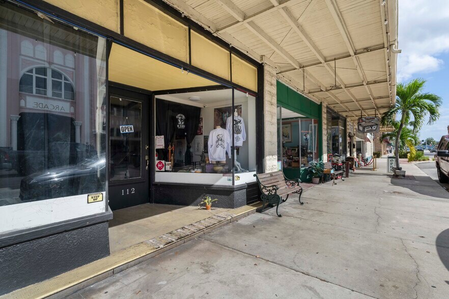 More Photos Of 106 W Oak St, Arcadia Storefront For Sale