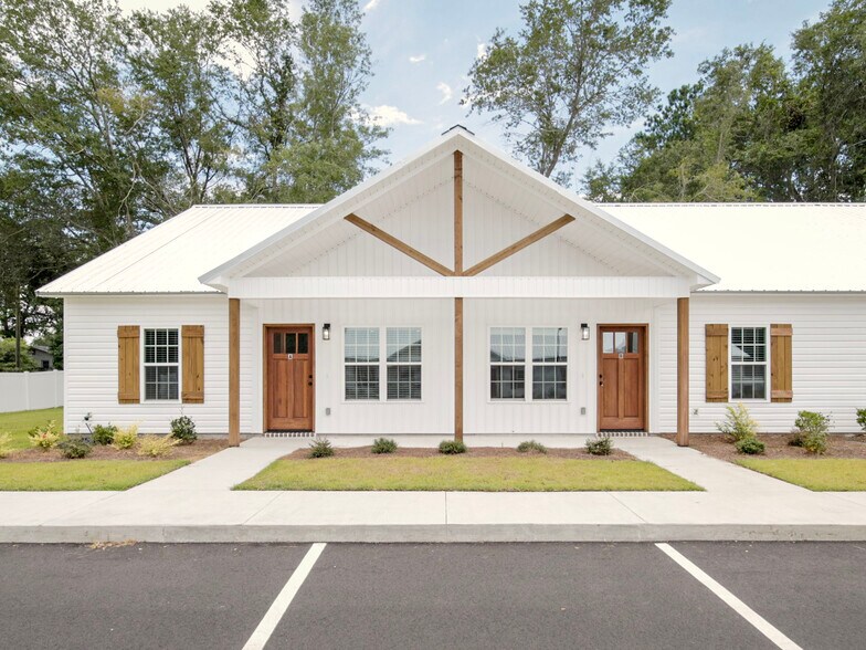 Primary Photo Of 515 Birch St, Adel Apartments For Sale