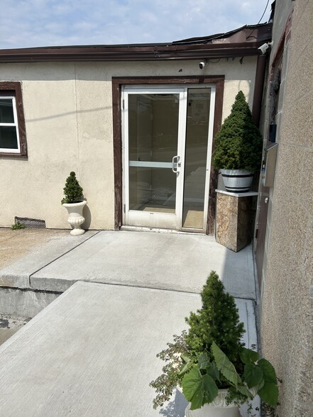 More Photos Of 50 Pine St, New Rochelle Manufacturing For Lease