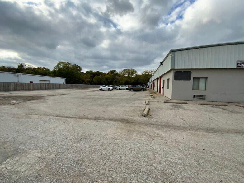 Primary Photo Of 6356 Carter St, Merriam Warehouse For Lease
