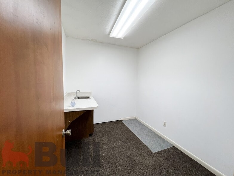 More Photos Of 5401 Alhambra Dr, Orlando Office For Lease