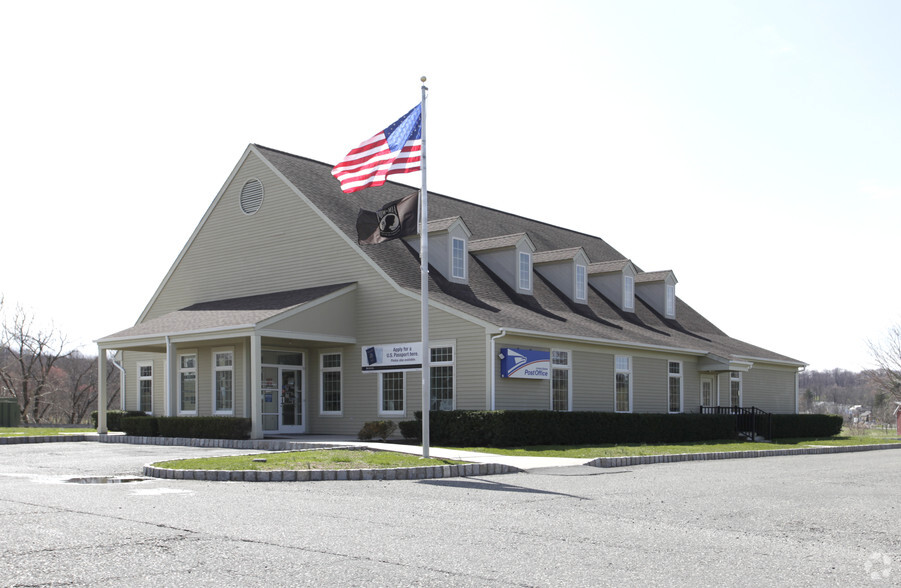 Primary Photo Of 313 Pittstown Rd, Pittstown Funeral Home For Lease