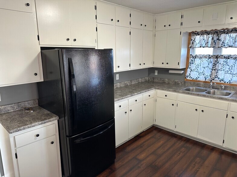 More Photos Of 1217 S Broadway St, New Ulm Storefront Retail Residential For Sale