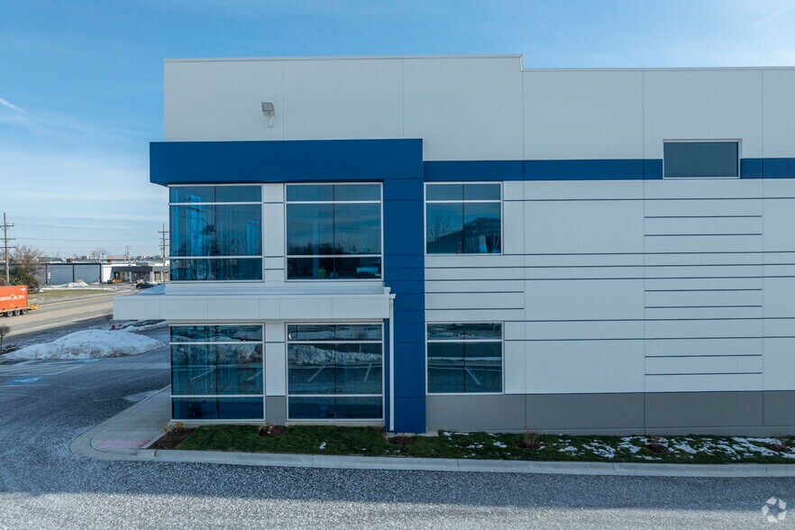 More Photos Of 600-700 Devon Ave, Bensenville Warehouse For Lease