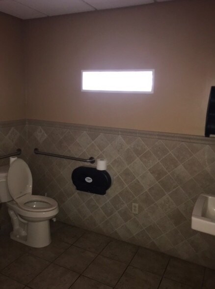 More Photos Of 313 Main St, Red Hill Restaurant For Lease