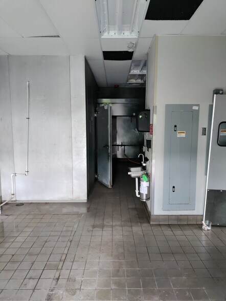 More Photos Of 29835 US Highway 19 N, Clearwater Restaurant For Lease