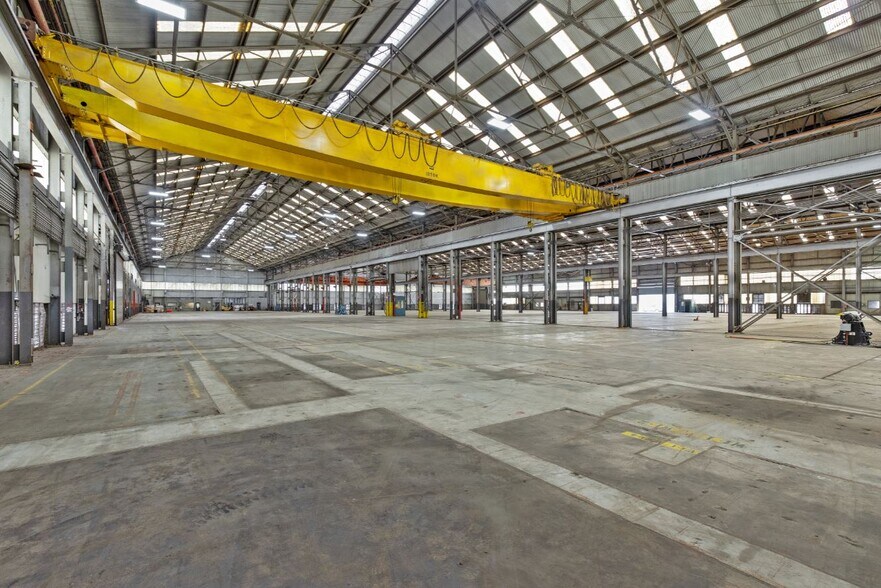 More Photos Of 5311 Clinton Dr, Houston Warehouse For Lease