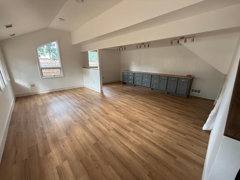 More Photos Of 1146 Green St, Roswell Loft Creative Space For Lease
