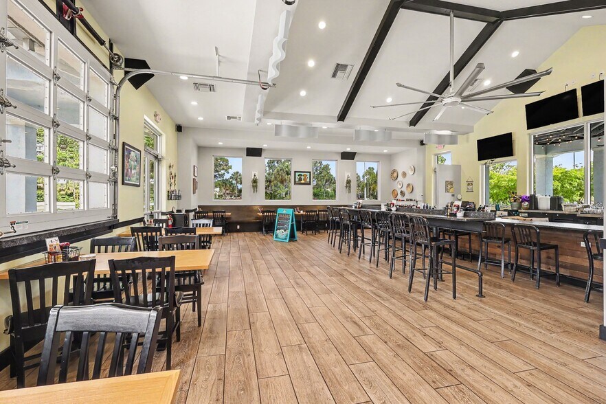 More Photos Of 11970 Fairway Lakes Dr, Fort Myers Restaurant For Sale