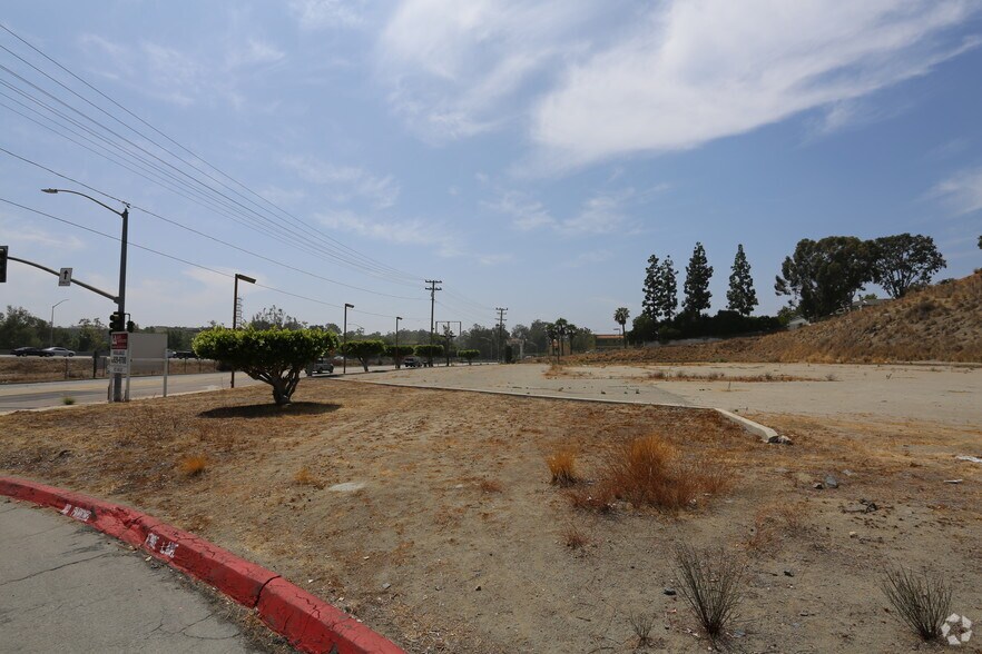 More Photos Of 707 W Vista Way, Vista Land For Lease