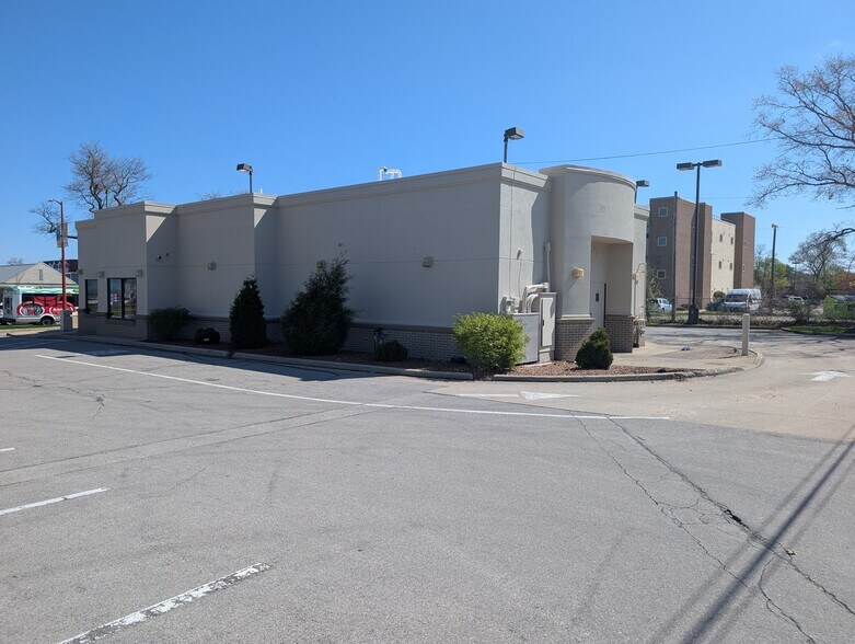 More Photos Of 816 E Front St, Traverse City Fast Food For Lease