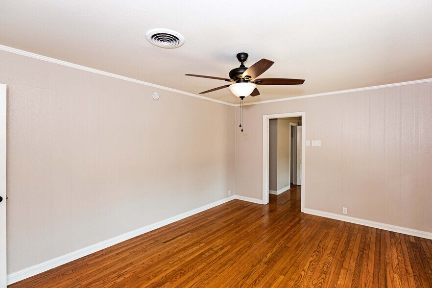 More Photos Of 1606 S 31st St, Temple Office For Sale