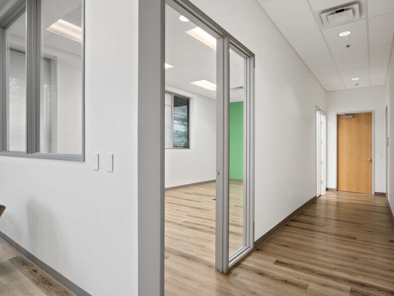 More Photos Of 7421 S 89th Pl, Mesa Showroom For Lease