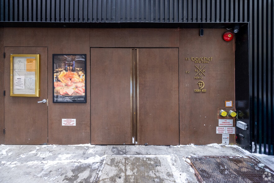 More Photos Of 21 W 35th St, New York Restaurant For Sale
