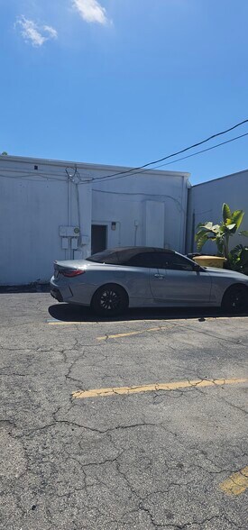 More Photos Of 1411 N Dixie Hwy, Lake Worth Freestanding For Lease