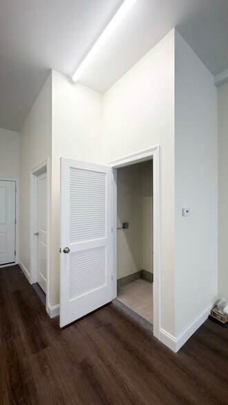 More Photos Of 5222 Bergenline Ave, West New York Storefront Retail Residential For Lease