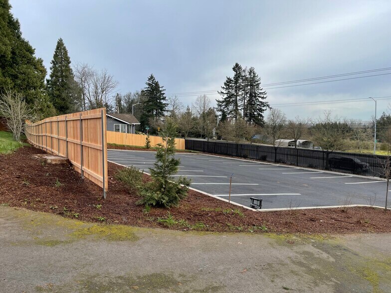 More Photos Of 675 Orchard Heights Rd, Salem Medical For Lease