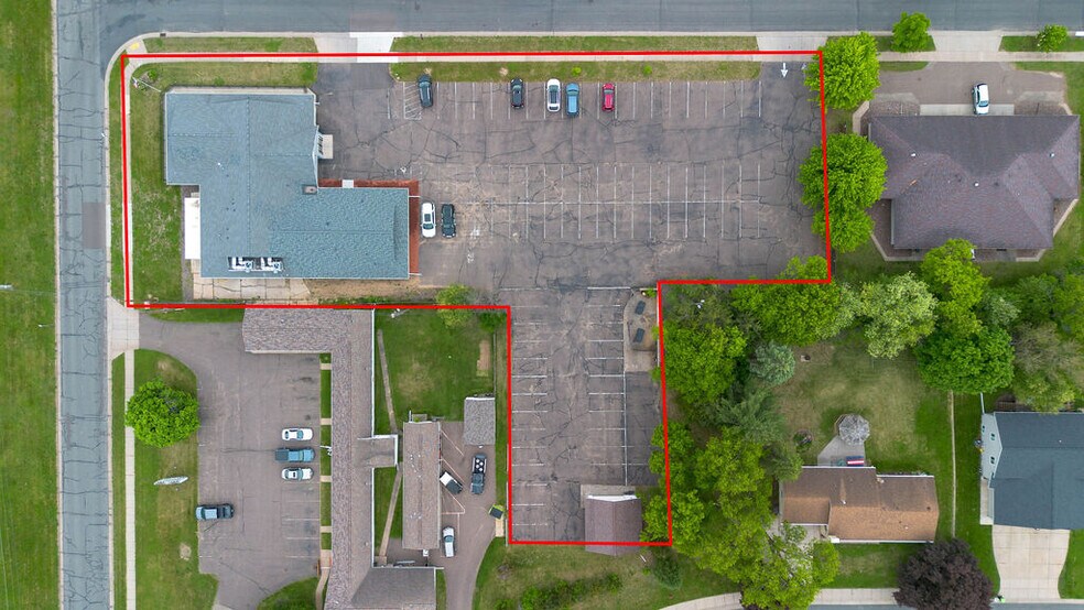 More Photos Of 2235 N Clairemont Ave, Eau Claire Freestanding For Sale