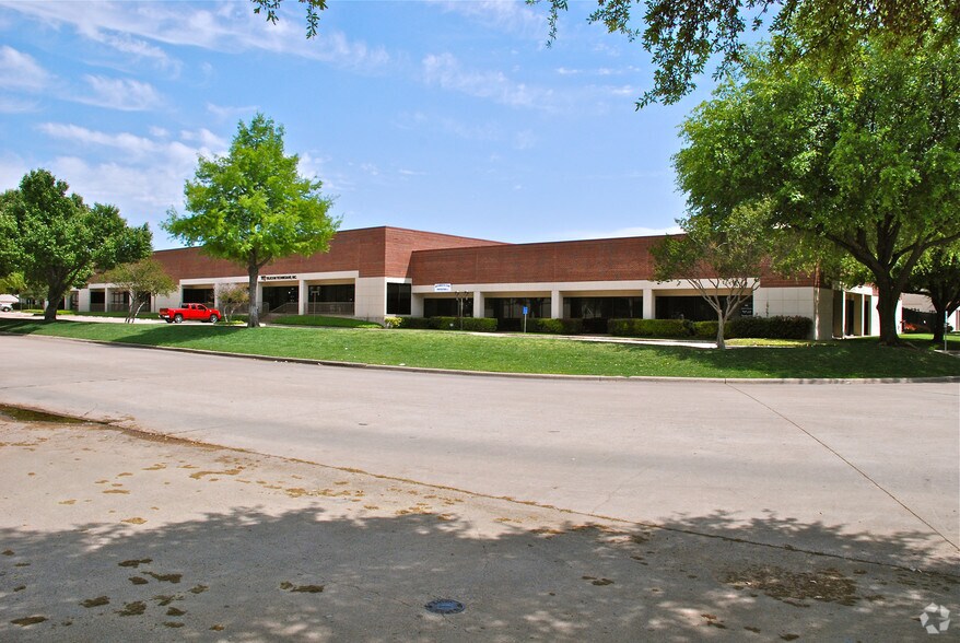 Primary Photo Of 12002-12046 Forestgate Dr, Dallas Showroom For Lease