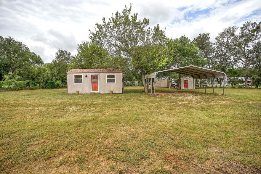 More Photos Of 901 Highway 21 W, Cedar Creek Land For Sale