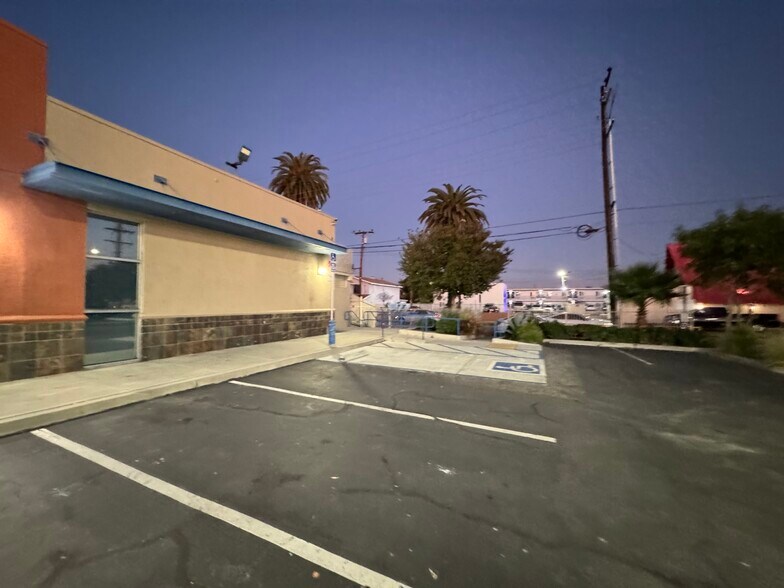 More Photos Of 1075 E Pacific Coast Hwy, Long Beach Storefront Retail Office For Sale