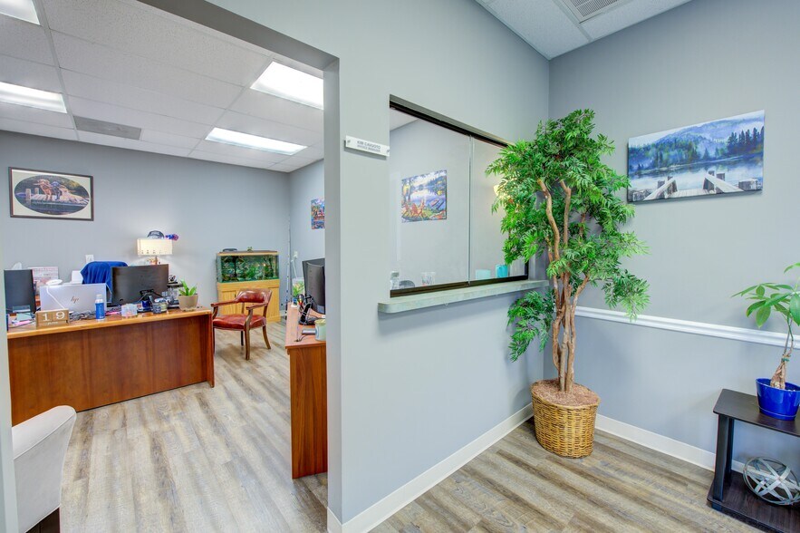 More Photos Of 475 Industrial Dr, Lexington Showroom For Sale
