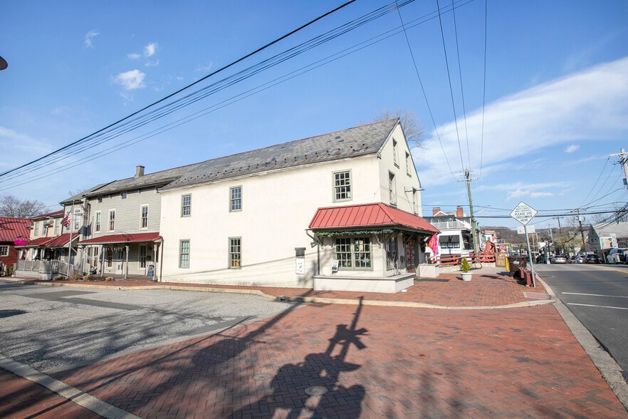 More Photos Of 30 W Bridge St, New Hope Freestanding For Lease