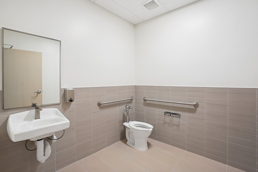 More Photos Of 5601 FM 973, Del Valle Unknown For Lease