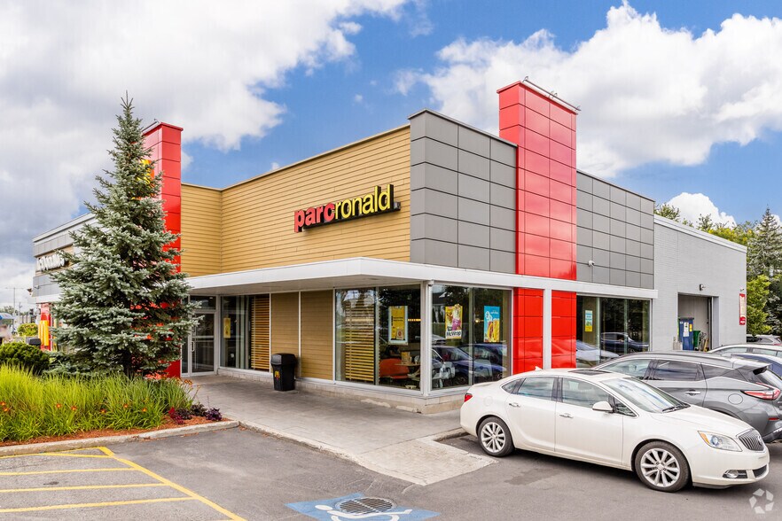 Primary Photo Of 2180 Boul Des Laurentides, Laval Fast Food For Lease