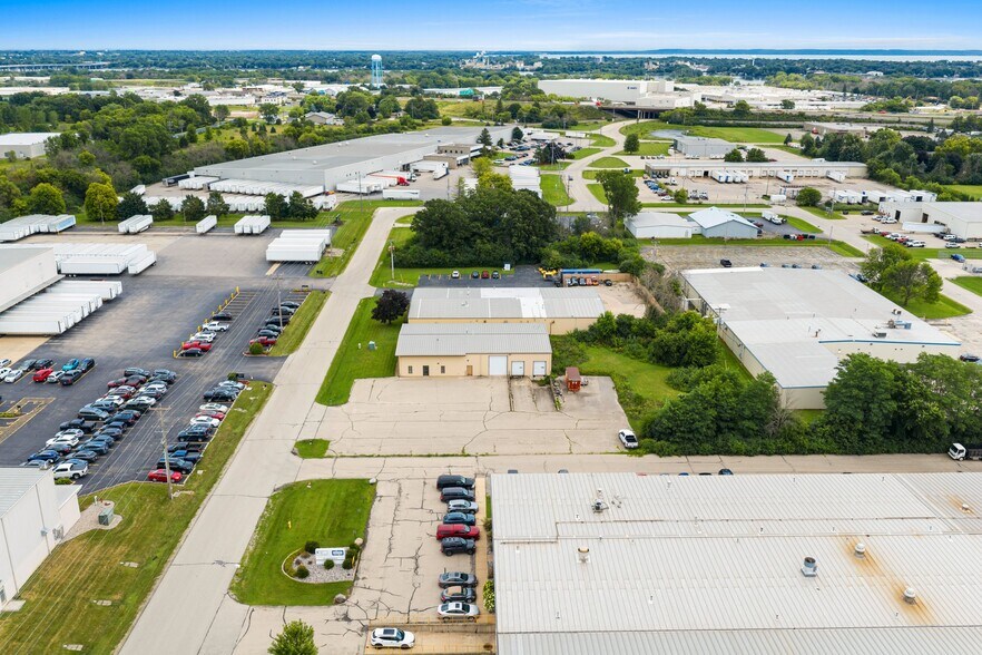 More Photos Of 1373 Kimberly Dr, Neenah Flex For Sale