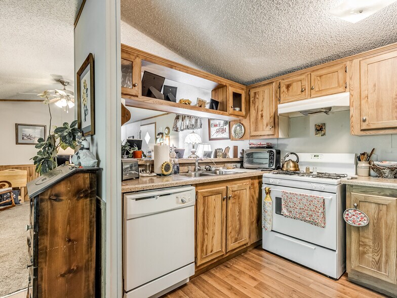 More Photos Of 20843 W Cookson Bend Rd, Cookson Hotel For Sale